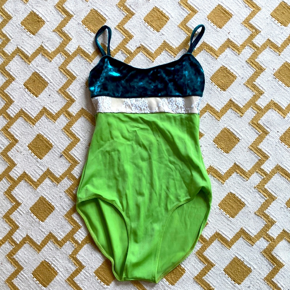 Class In Dancewear Green Leotard M